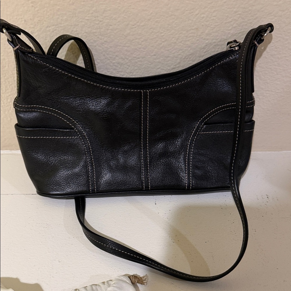 Fossil Black Leather Shoulder Bag with Contrast Stitching